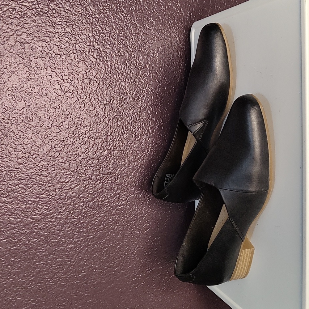 Clarks black leather low block slip on shoes